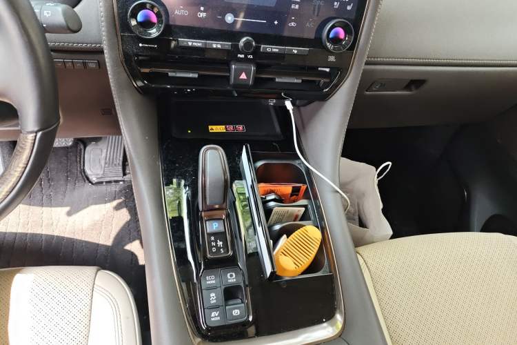 Used Toyota Vellfire 2024 Crown Dual-Engine 2.5L Ultimate Edition Gear Lever