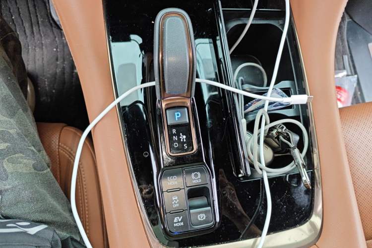 Used Toyota Vellfire 2024 Crown Dual-Engine 2.5L Supreme Executive Edition Gear Lever