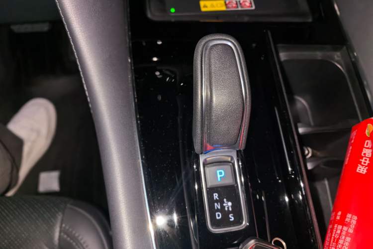 Used Toyota Vellfire 2024 Crown Dual-Engine 2.5L Ultimate Edition Gear Lever