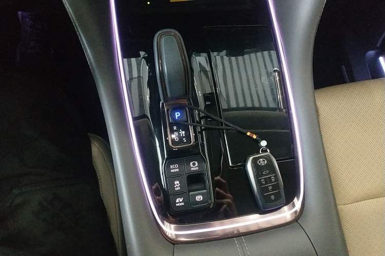 Used Toyota Vellfire 2024 Crown Dual-Engine 2.5L Ultimate Edition Gear Lever