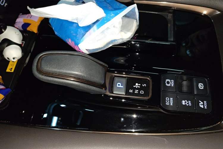 Used Toyota Vellfire 2024 Crown Dual-Engine 2.5L Ultimate Edition Gear Lever