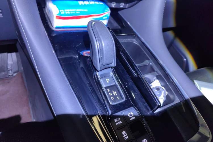 Used Toyota Vellfire 2024 Crown Dual-Engine 2.5L Supreme Executive Edition Gear Lever