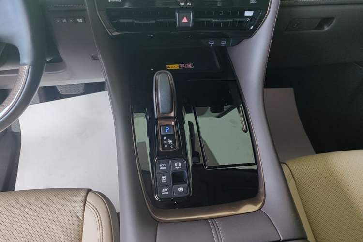 Used Toyota Vellfire 2024 Crown Dual-Engine 2.5L Supreme Executive Edition Gear Lever