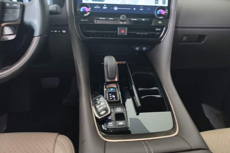 Used Toyota Vellfire 2024 Crown Dual-Engine 2.5L Ultimate Edition Gear Lever