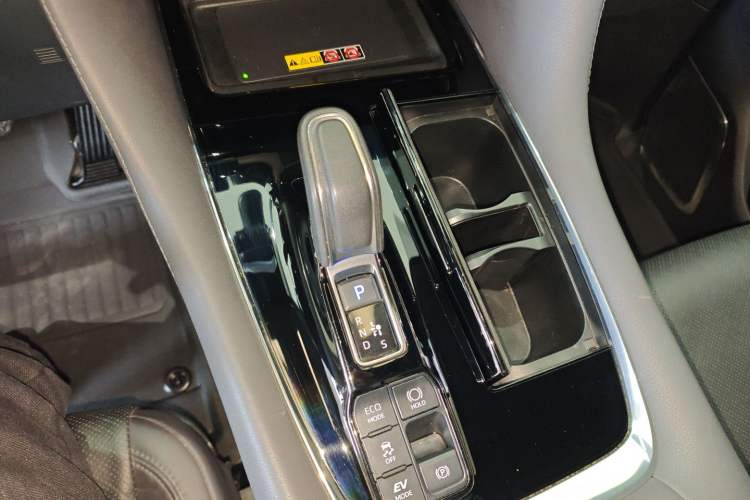 Used Toyota Vellfire 2024 Crown Dual-Engine 2.5L Ultimate Edition Gear Lever