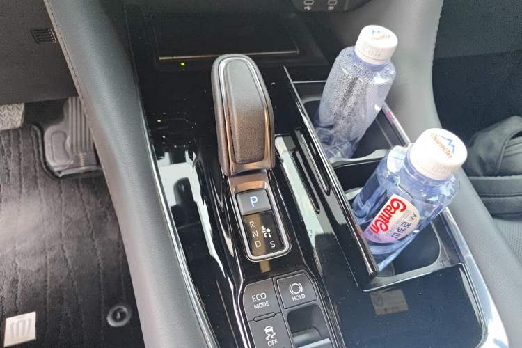 Used Toyota Vellfire 2024 Crown Dual-Engine 2.5L Supreme Executive Edition Gear Lever