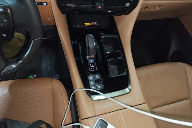 Used Toyota Vellfire 2024 Crown Dual-Engine 2.5L Ultimate Edition Gear Lever