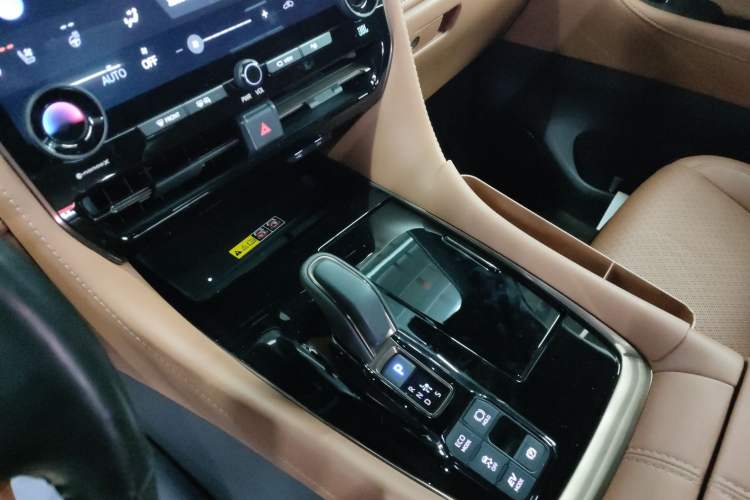 Used Toyota Vellfire 2024 Crown Dual-Engine 2.5L Supreme Executive Edition Gear Lever