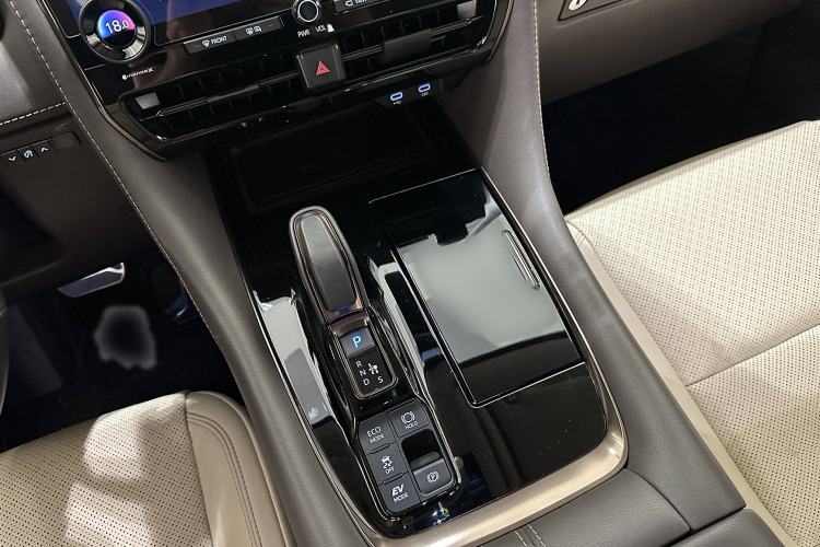 Used Toyota Vellfire 2024 Crown Dual-Engine 2.5L Supreme Executive Edition Gear Lever