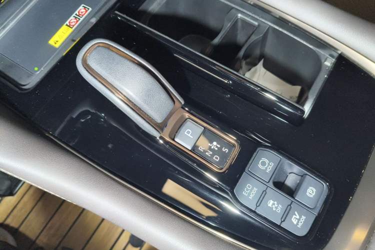 Used Toyota Vellfire 2024 Crown Dual-Engine 2.5L Ultimate Edition Gear Lever