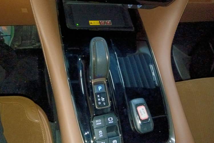 Used Toyota Vellfire 2024 Crown Dual-Engine 2.5L Ultimate Edition Gear Lever