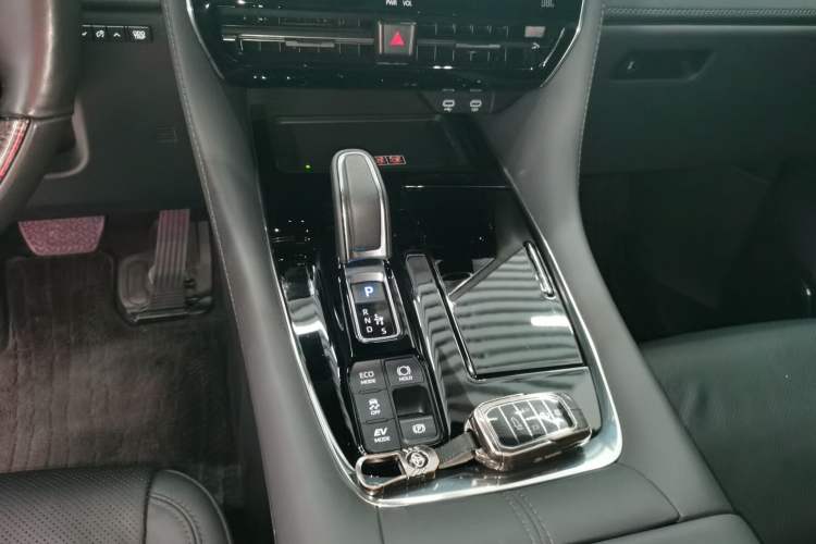 Used Toyota Vellfire 2024 Crown Dual-Engine 2.5L Supreme Executive Edition Gear Lever