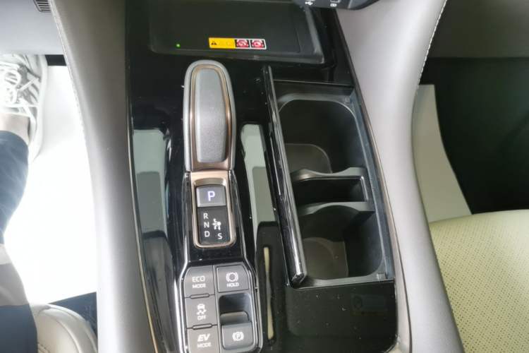 Used Toyota Vellfire 2024 Crown Dual-Engine 2.5L Ultimate Edition Gear Lever