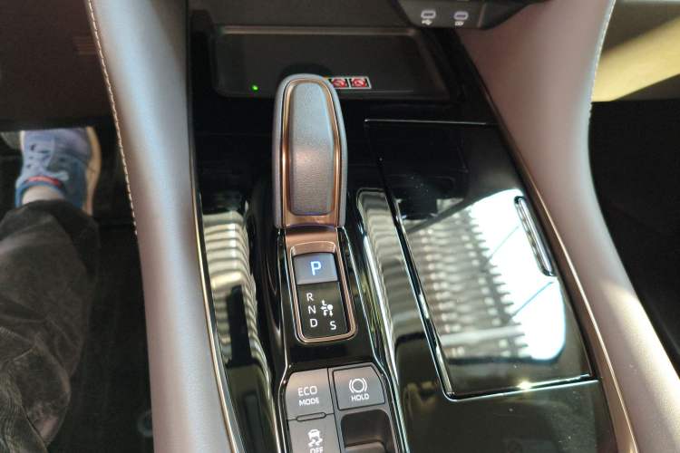 Used Toyota Vellfire 2024 Crown Dual-Engine 2.5L Supreme Executive Edition Gear Lever