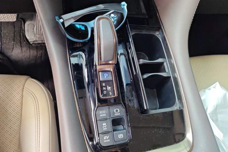 Used Toyota Vellfire 2024 Crown Dual-Engine 2.5L Supreme Executive Edition Gear Lever