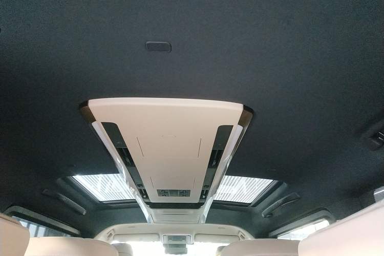 Used Toyota Vellfire 2024 Crown Dual-Engine 2.5L Supreme Executive Edition Headliner