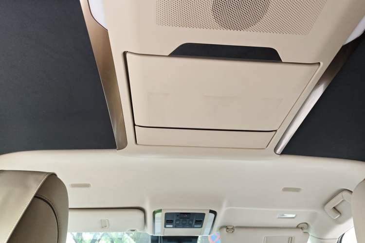 Used Toyota Vellfire 2024 Crown Dual-Engine 2.5L Ultimate Edition Headliner