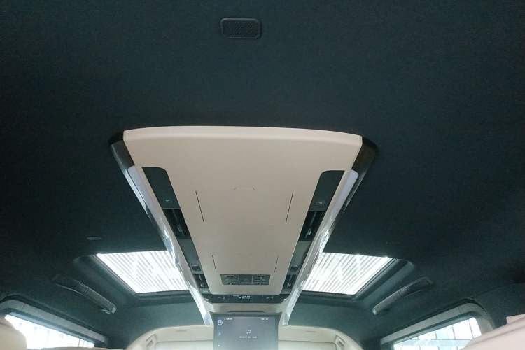 Used Toyota Vellfire 2024 Crown Dual-Engine 2.5L Ultimate Edition Headliner