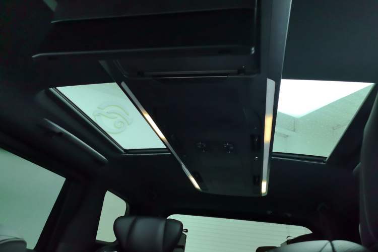Used Toyota Vellfire 2024 Crown Dual-Engine 2.5L Ultimate Edition Headliner