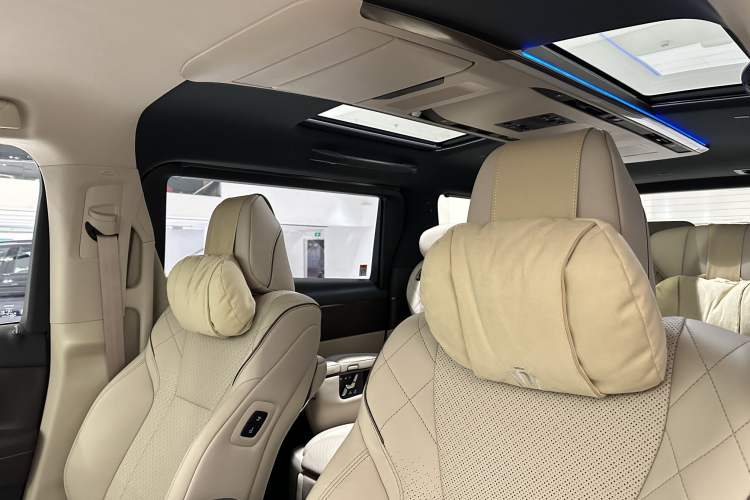 Used Toyota Vellfire 2024 Crown Dual-Engine 2.5L Supreme Executive Edition Headliner