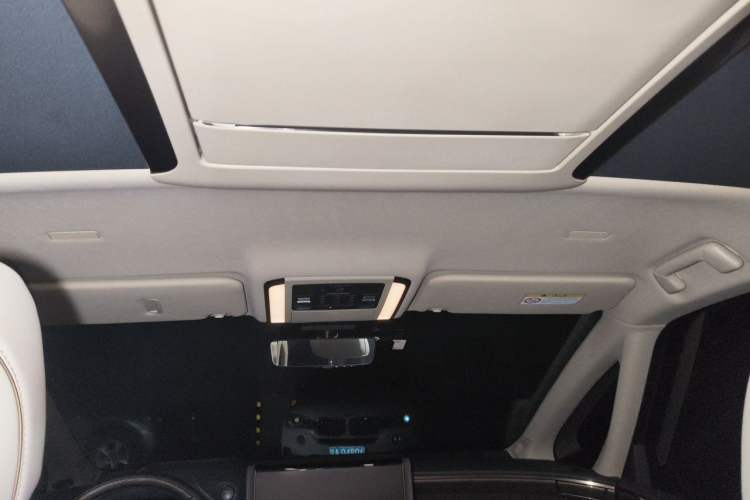 Used Toyota Vellfire 2024 Crown Dual-Engine 2.5L Ultimate Edition Headliner