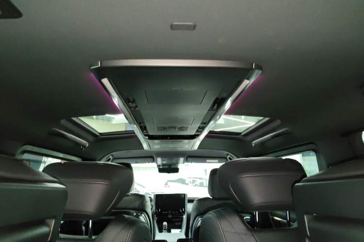 Used Toyota Vellfire 2024 Crown Dual-Engine 2.5L Ultimate Edition Headliner