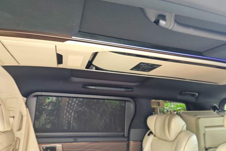 Used Toyota Vellfire 2024 Crown Dual-Engine 2.5L Supreme Executive Edition Headliner
