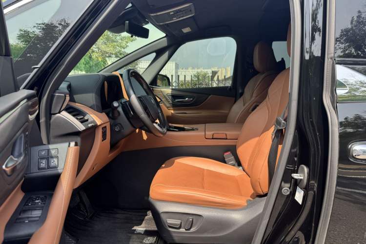 Used Toyota Vellfire 2024 Crown Dual-Engine 2.5L Supreme Executive Edition Interior 1