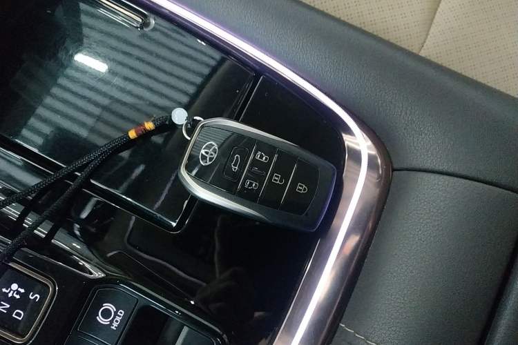 Used Toyota Vellfire 2024 Crown Dual-Engine 2.5L Ultimate Edition Interior 1
