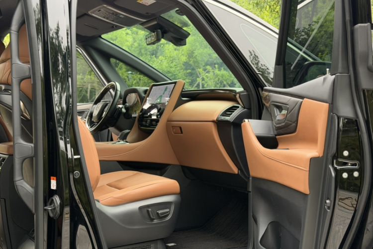 Used Toyota Vellfire 2024 Crown Dual-Engine 2.5L Ultimate Edition Interior 1