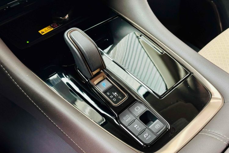 Used Toyota Vellfire 2024 Crown Dual-Engine 2.5L Ultimate Edition Interior 1