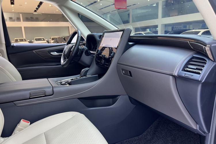 Used Toyota Vellfire 2024 Crown Dual-Engine 2.5L Ultimate Edition Interior 10
