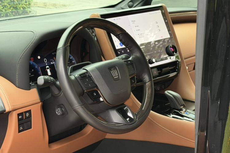 Used Toyota Vellfire 2024 Crown Dual-Engine 2.5L Ultimate Edition Interior 10