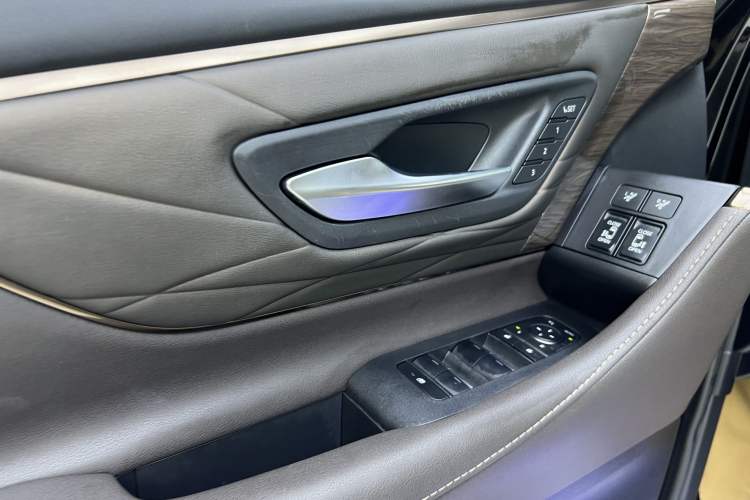Used Toyota Vellfire 2024 Crown Dual-Engine 2.5L Ultimate Edition Interior 11
