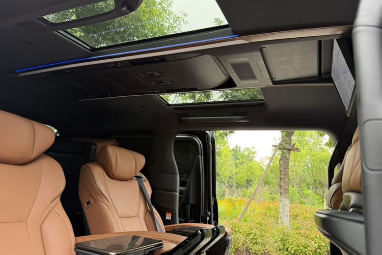 Used Toyota Vellfire 2024 Crown Dual-Engine 2.5L Ultimate Edition Interior 11