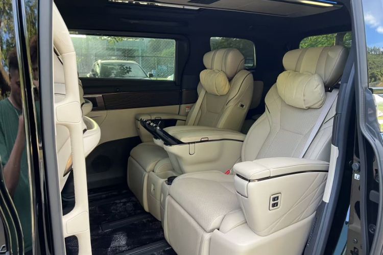 Used Toyota Vellfire 2024 Crown Dual-Engine 2.5L Ultimate Edition Interior 11