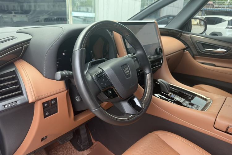 Used Toyota Vellfire 2024 Crown Dual-Engine 2.5L Supreme Executive Edition Interior 2