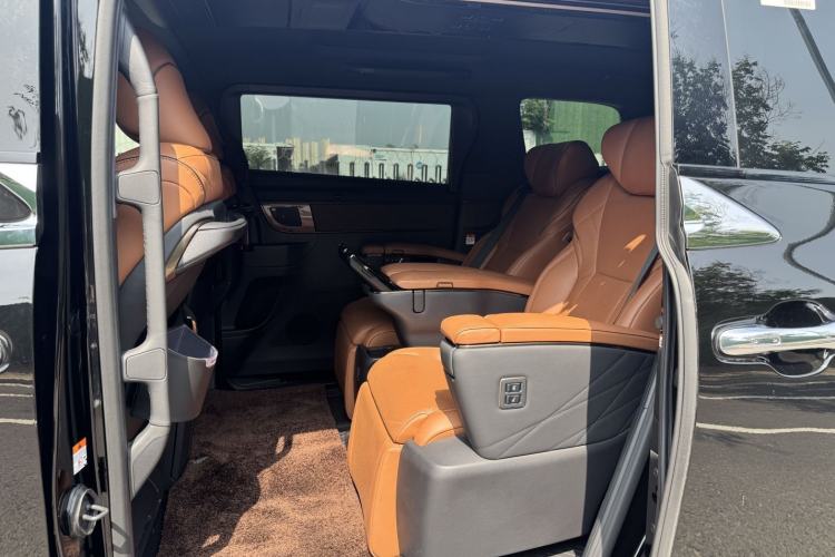 Used Toyota Vellfire 2024 Crown Dual-Engine 2.5L Supreme Executive Edition Interior 2