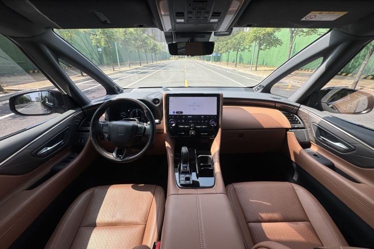 Used Toyota Vellfire 2024 Crown Dual-Engine 2.5L Supreme Executive Edition Interior 3