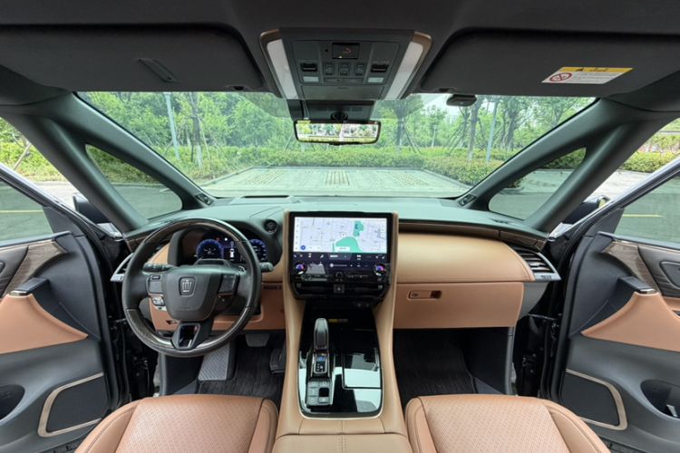 Used Toyota Vellfire 2024 Crown Dual-Engine 2.5L Ultimate Edition Interior 3