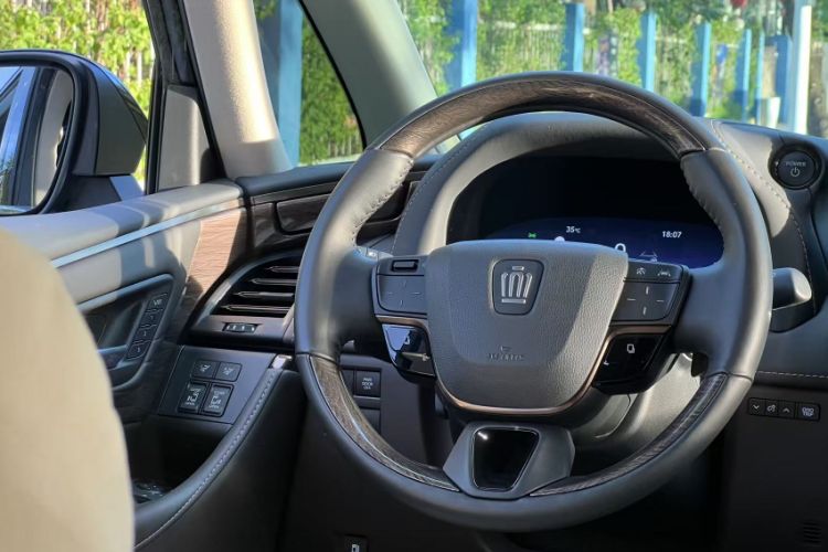 Used Toyota Vellfire 2024 Crown Dual-Engine 2.5L Ultimate Edition Interior 3