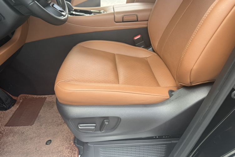 Used Toyota Vellfire 2024 Crown Dual-Engine 2.5L Supreme Executive Edition Interior 4