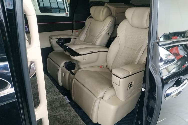 Used Toyota Vellfire 2024 Crown Dual-Engine 2.5L Ultimate Edition Interior 4