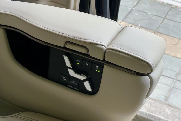 Used Toyota Vellfire 2024 Crown Dual-Engine 2.5L Ultimate Edition Interior 4