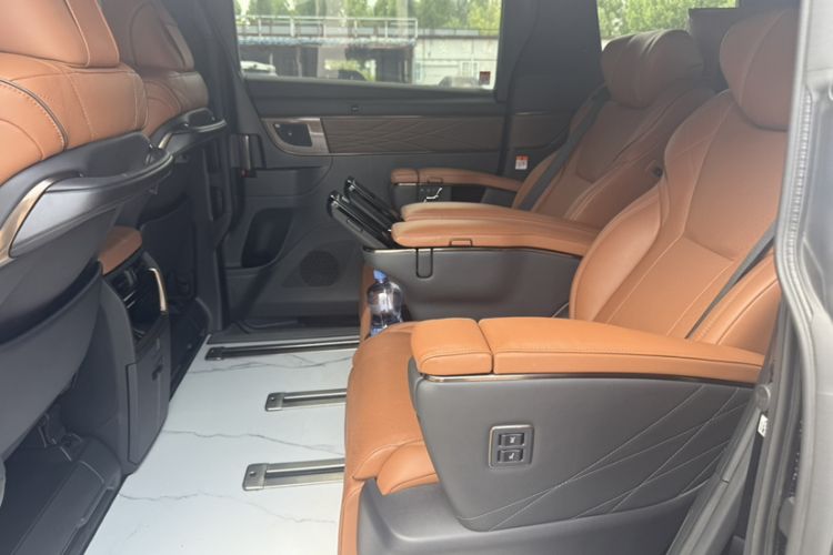 Used Toyota Vellfire 2024 Crown Dual-Engine 2.5L Supreme Executive Edition Interior 5