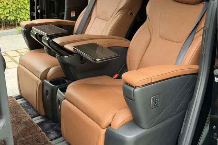 Used Toyota Vellfire 2024 Crown Dual-Engine 2.5L Ultimate Edition Interior 5