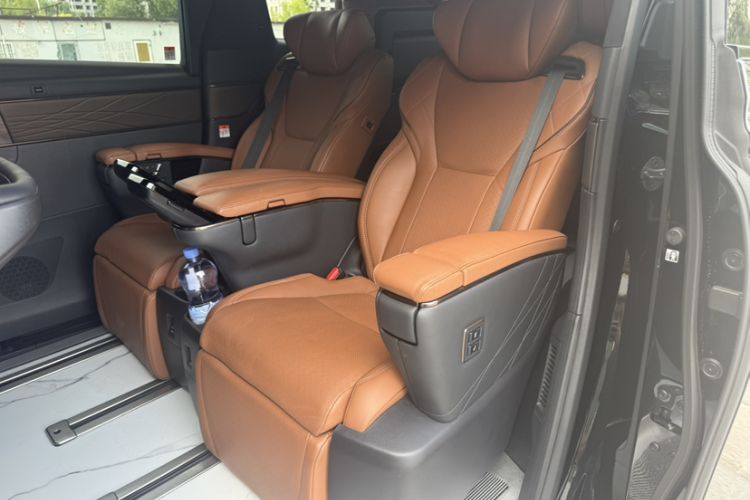 Used Toyota Vellfire 2024 Crown Dual-Engine 2.5L Supreme Executive Edition Interior 6