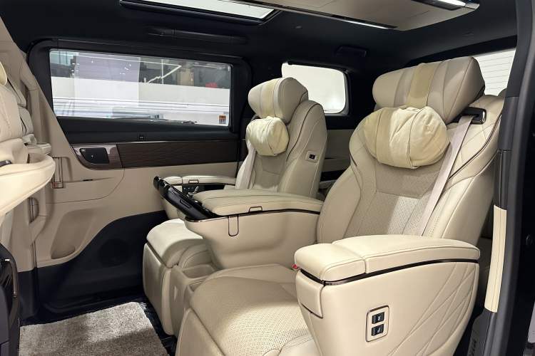 Used Toyota Vellfire 2024 Crown Dual-Engine 2.5L Supreme Executive Edition Interior 6
