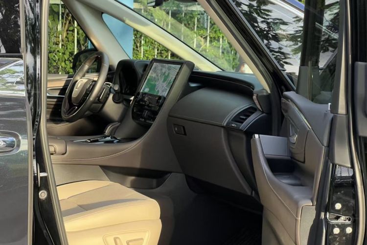 Used Toyota Vellfire 2024 Crown Dual-Engine 2.5L Ultimate Edition Interior 6