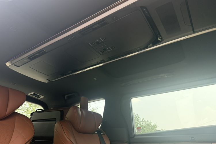 Used Toyota Vellfire 2024 Crown Dual-Engine 2.5L Supreme Executive Edition Interior 7